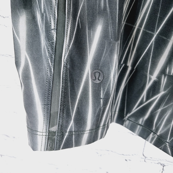 LULULEMON | Pace Breaker 9" lined stretch athletic shorts - Picture 4 of 8